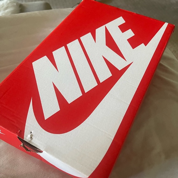 Nike Kids Sneakers in Blue and Black - Picture 4 of 8